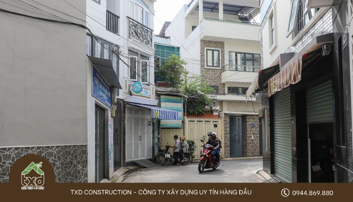 Nhà trong ngõ thường là các căn nhà nằm sâu trong các con ngõ nhỏ, hẻm nhỏ